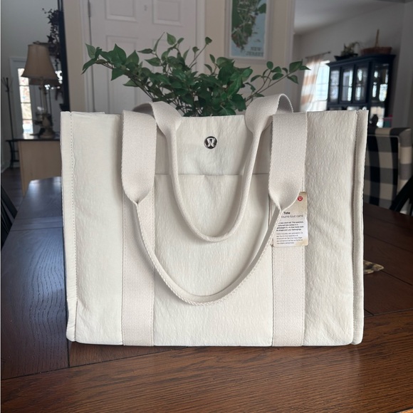 lululemon athletica Handbags - Lululemon Boxy Tote Bag 10L
